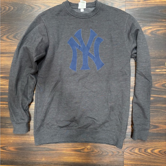 Vintage Yankees majestic long sleeve sweater - Picture 1 of 5
